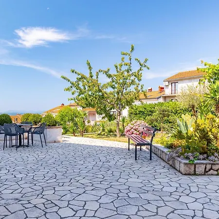 Apartment With A Parking Space - 5494 Crikvenica