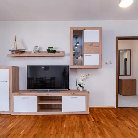 With A Parking Space - 5494 Crikvenica