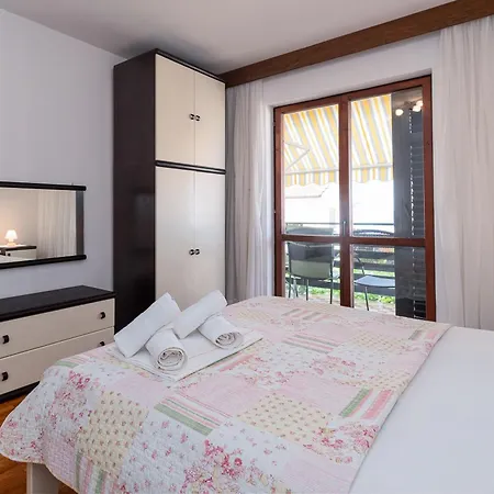 Apartment With A Parking Space - 5494 Crikvenica