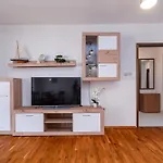 With Parking Space - 5494 Crikvenica