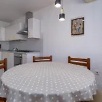 With Parking Space - 5494 Crikvenica