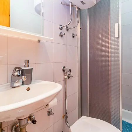Apartamento With A Parking Space - 5494 Crikvenica