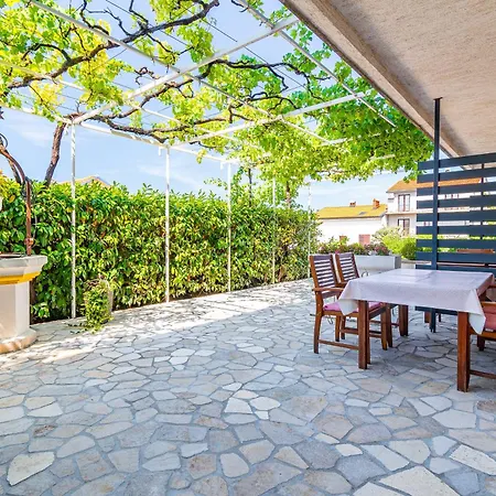 With A Parking Space - 5494 Apartamento Crikvenica