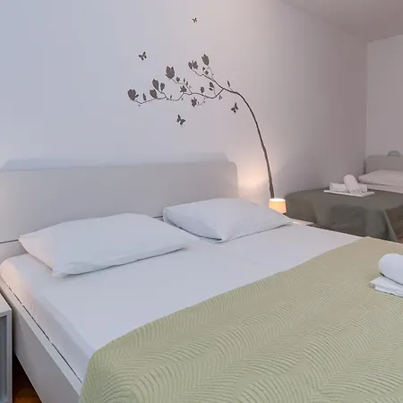 Apartamento With A Parking Space - 5494 Crikvenica