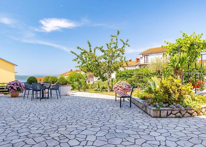 Apartman With Parking Space - 5494 Crikvenica