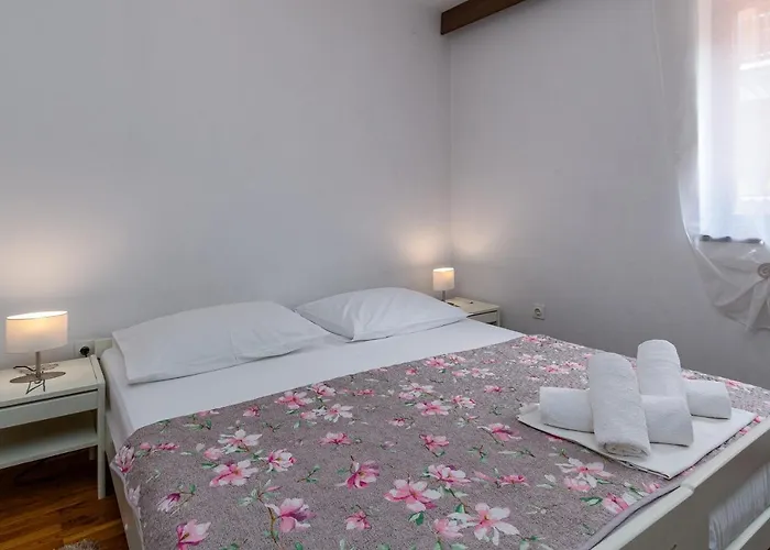 With Parking Space - 5494 Crikvenica