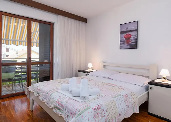 With Parking Space - 5494 Crikvenica
