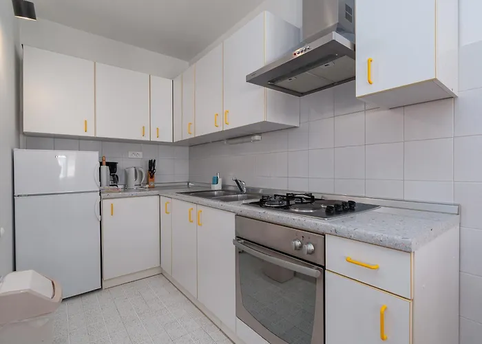 With Parking Space - 5494 Crikvenica