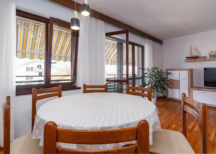 Apartman With Parking Space - 5494 *