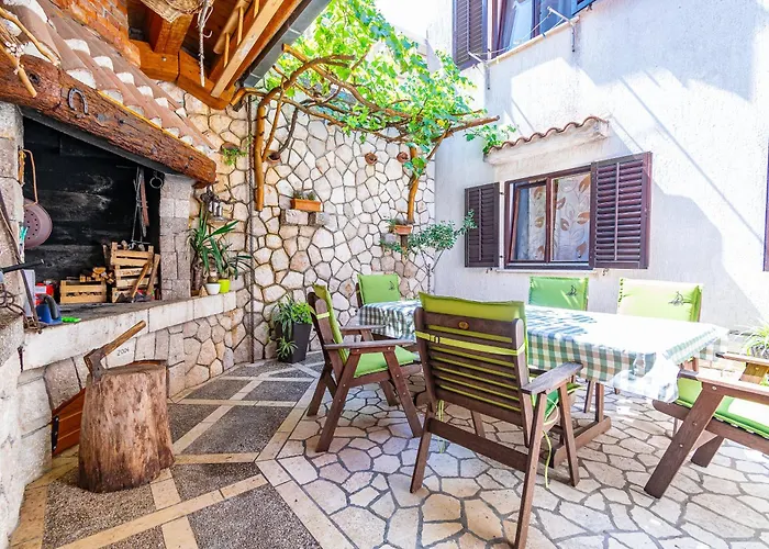 Apartment With Parking Space - 5494 Crikvenica